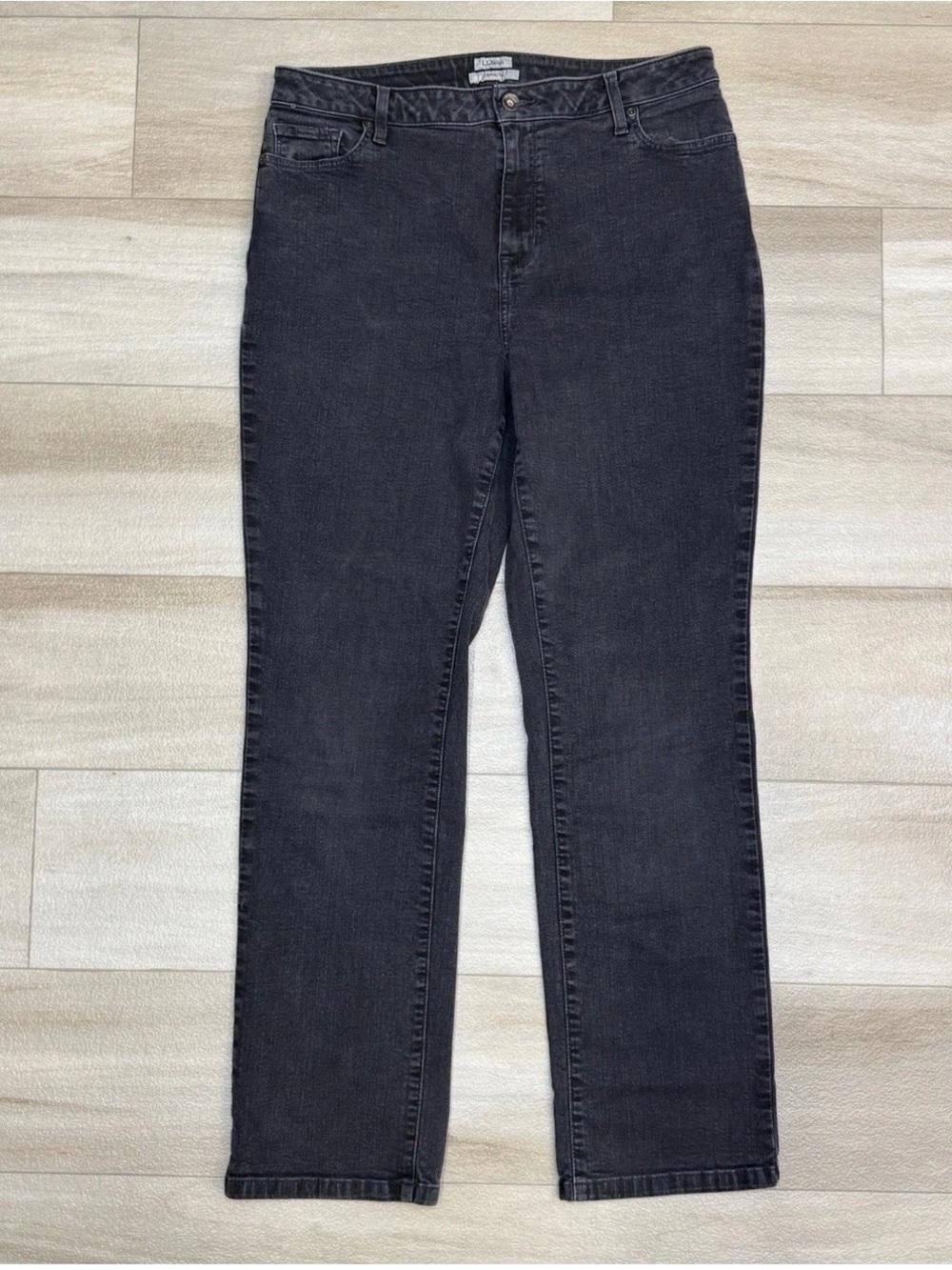 L.L.Bean Classic Fit Jeans Size 16 T Black Denim
High Rise Straight Leg Women
